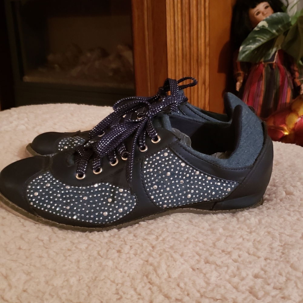 Shoes - Picture 2 of 4